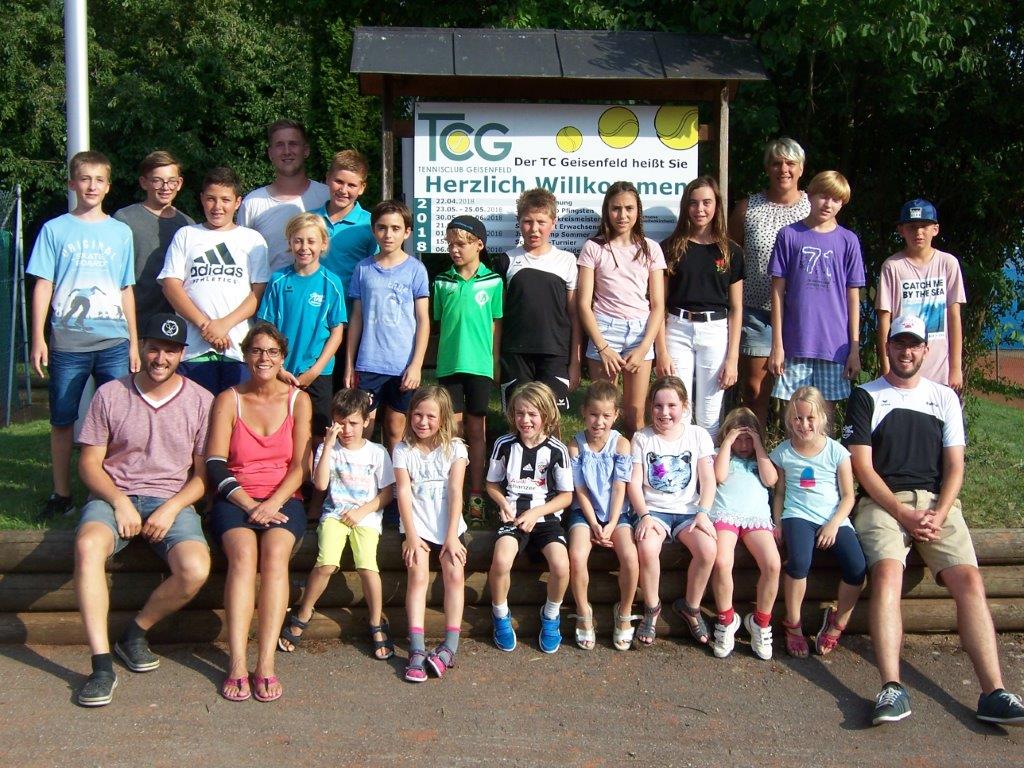 Tennis Sommercamp: 25 Kinder und Jugendliche mit Spaß bei der Sache